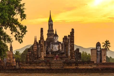 Sukhothai Kuningaskunnan Perustaminen 1300-luvulla: Theravada-Buddhalaisuuden nousu ja Khmerien vaikutus Kaakkois-Aasian Poliittisiin Muutoksiin